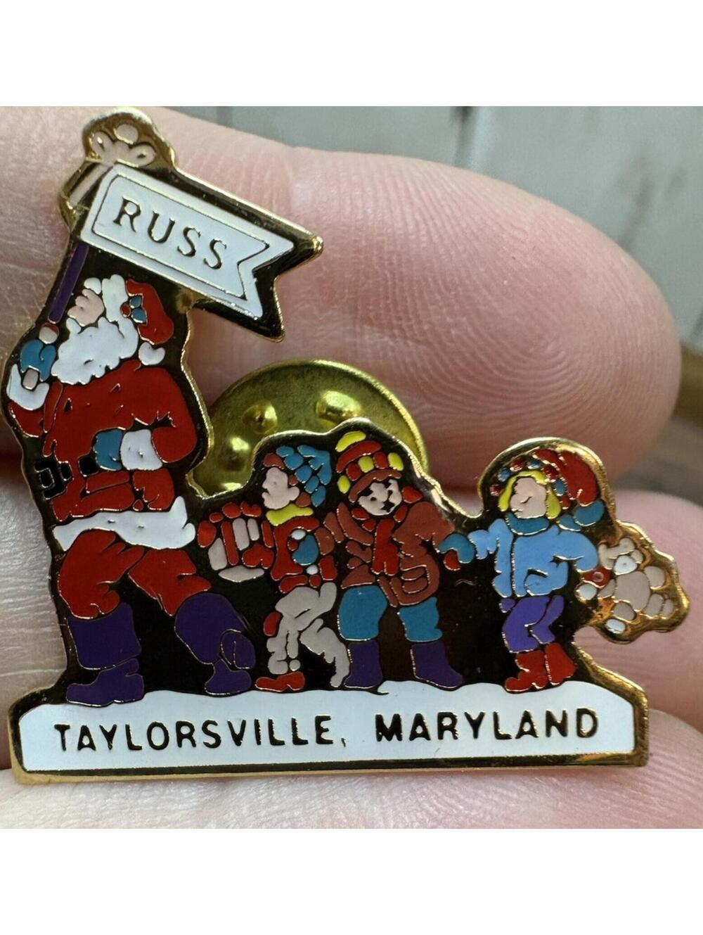 Russ Berrie Taylorsville Maryland Christmas Holiday Santa Children Enamel Pin